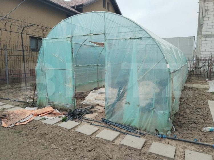 Casă individuală cu 7 camere cu Canalizare în Central