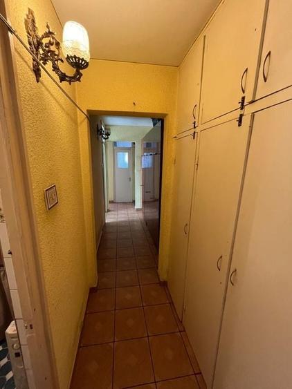 Apartament 3 camere decomandat Poarta 6 - 9