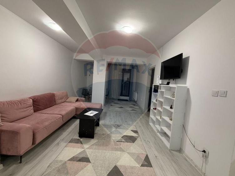 Apartament cu 3 camere de închiriat în zona Valea Rosie - 1