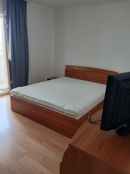 Garsonieră decomandată în Girocului