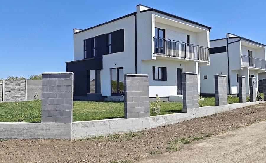 Casă cu 4 camere cu Teren 300 Mp în Central