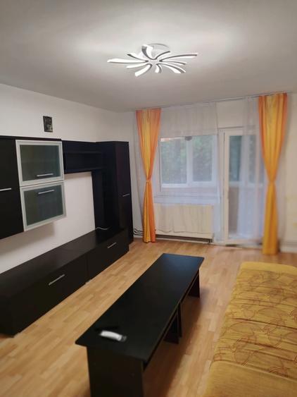 Apartament cu 3 camere decomandat în Bucovina