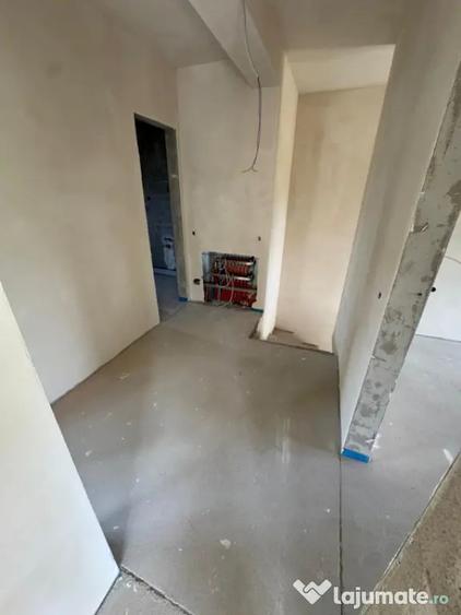 Casă cu 4 camere cu Teren 400 Mp în Luna