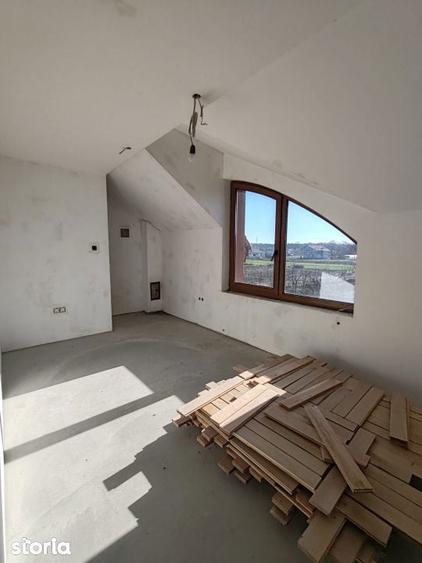 Casă cu 5 camere cu Teren 2305 Mp în Recea