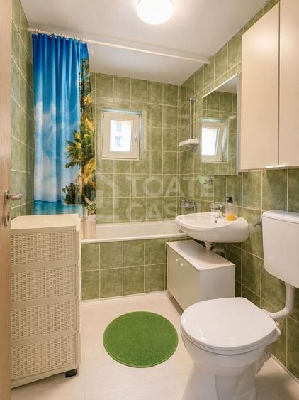 Apartament cu 3 camere decomandat, mobilat în Între Lacuri