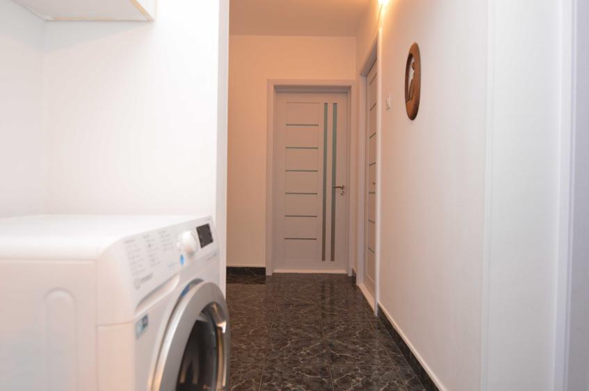 Apartament cu 3 camere decomandat în Tineretului