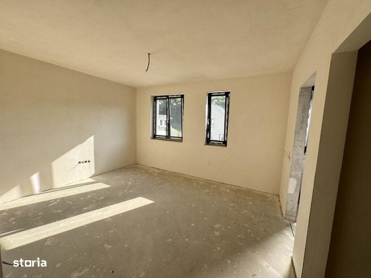 Casă cu 4 camere semidecomandat în Tău
