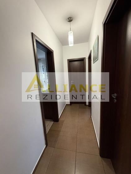 Apartament cu 3 camere decomandat în Metalurgiei