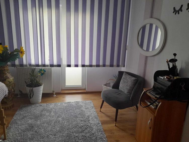 Apartament cu 4 camere decomandat în Dacia