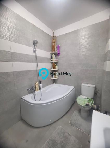 Apartament cu 3 camere decomandat în Roșu