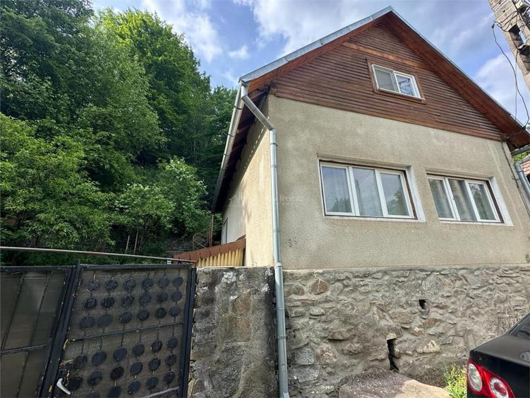 Casă cu 4 camere cu Teren 647 Mp în Central