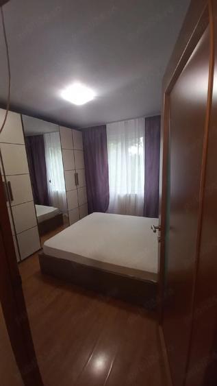 Apartament cu 3 camere semidecomandat în Apărătorii Patriei