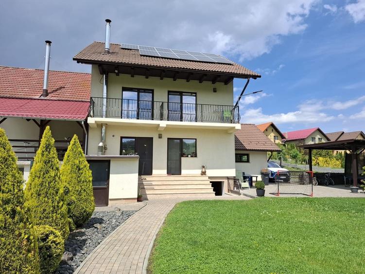 Casă individuală cu 4 camere cu Canalizare în Poplaca