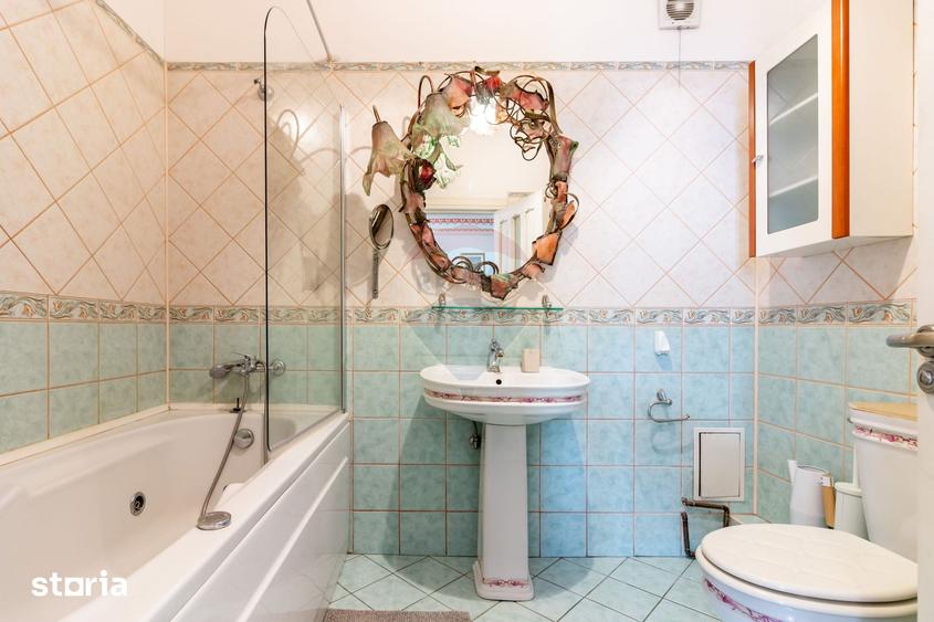 Apartament cu 4 camere, mobilat în Romană