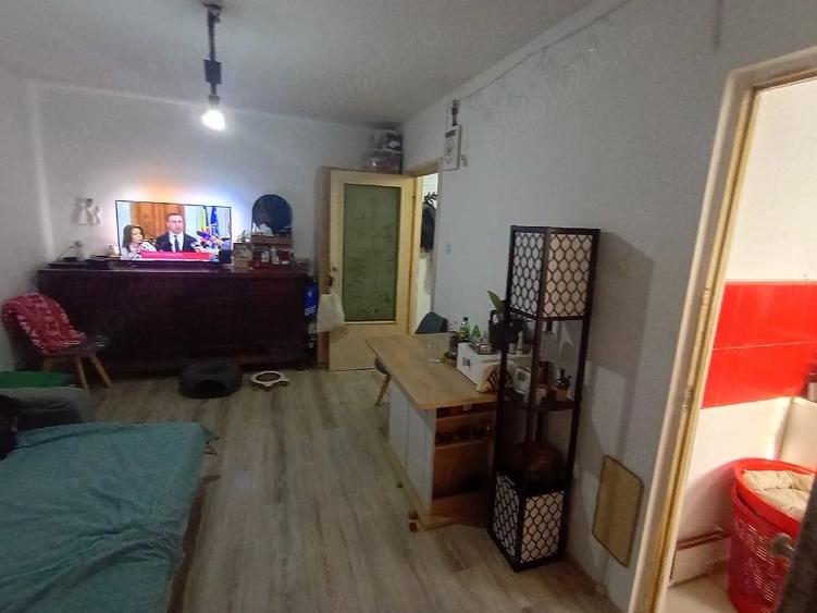 Garsonieră nedecomandată în Girocului