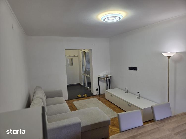Apartament cu 3 camere decomandat în Rovine