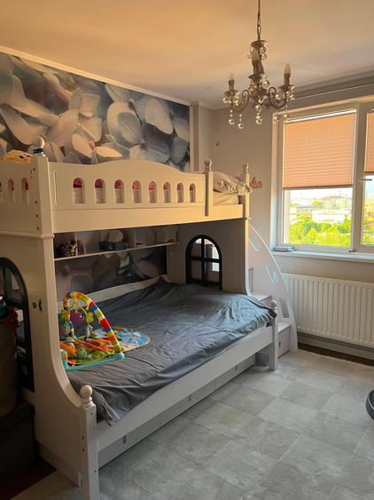 Apartament cu 3 camere decomandat, mobilat în Central
