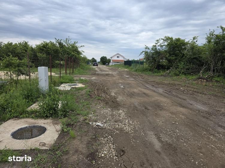 Teren de 1350 mp, în Sânpetru