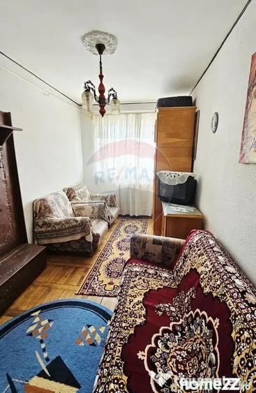 Apartament cu 4 camere decomandat în Mărăței
