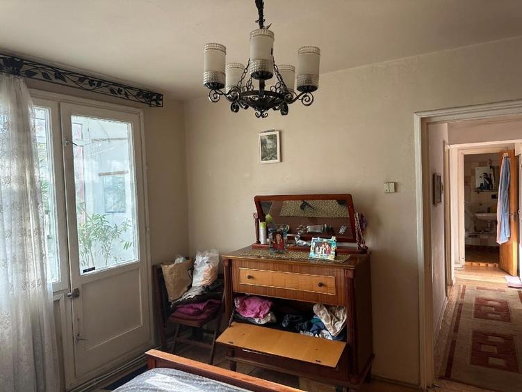 De vanzare Apartament cu 4 camere, decomandat. - 6