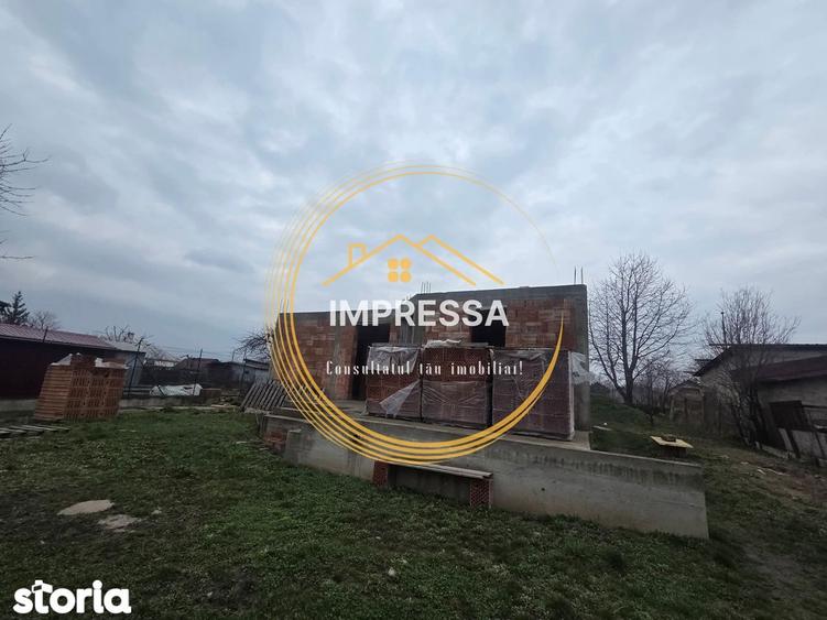 Se vand trei casu?e in aceea?i curte 99.000euro cartier itcani sv - 2