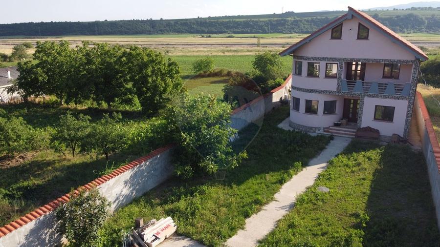 Casa / Vila in Sat Nou / Panciu - 1