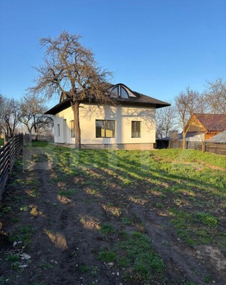 Casa cu 6 camere, 160 mp, ?i teren generos de 900 mp, zona - 8