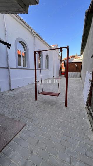 Casa cu 4 camere, curte si garaj - Zona Teilor Casa cu 4 camere, curte si garaj - Zona Teilor