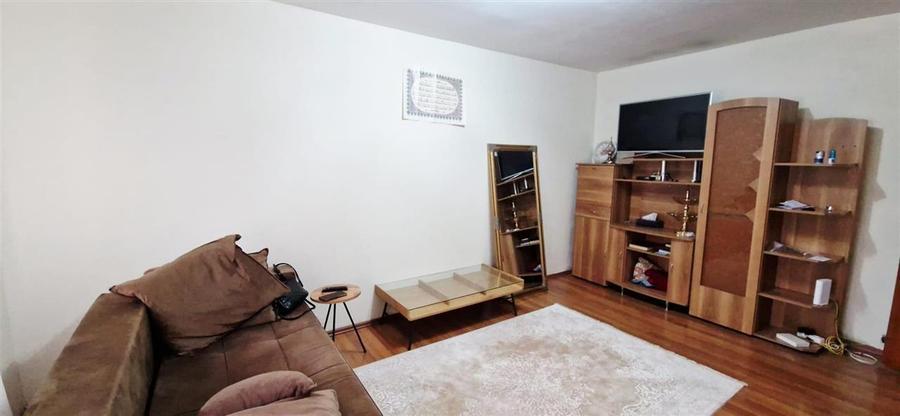 Apartament 4 camere, et. 3/4, zona Garii - 1