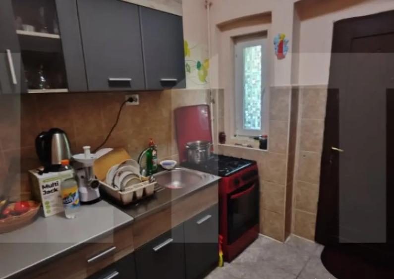 Apartament de vanzare, cu 2 camere, 55 mp, zona Sinaia - 2