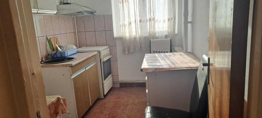 Apartament cu 2 camere semidecomandat în Craiovei