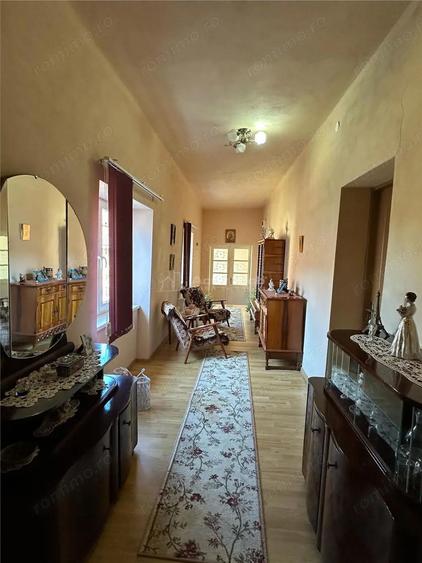 Casa Solida, pentru Familie extinsa, cu Gradina si Teren, Doclin - 11