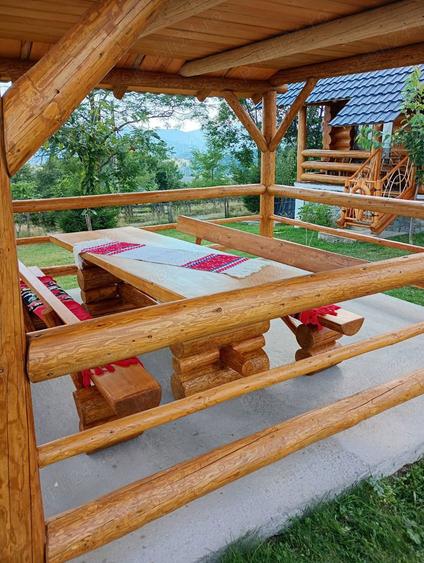 Proprietate montana cu doua cabane,5000mp teren-Costesti,judetul Alba altitudine1200m ideal investit - 1