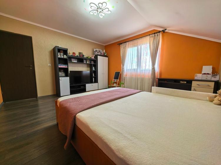 Duplex cu 3 camere cu Canalizare în Vișan