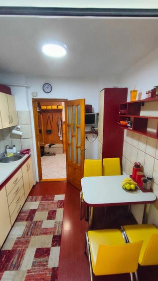 Apartament 3 camere de inchiriat, Pacurari - 8