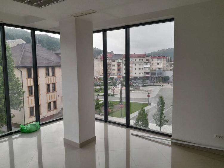 Spatiu comercial de inchiriat - 6