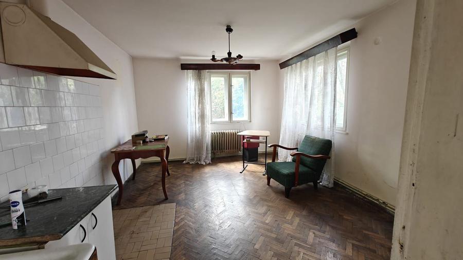 Casa cu teren de 380 mp, front la doua strazi, Gruia - 1
