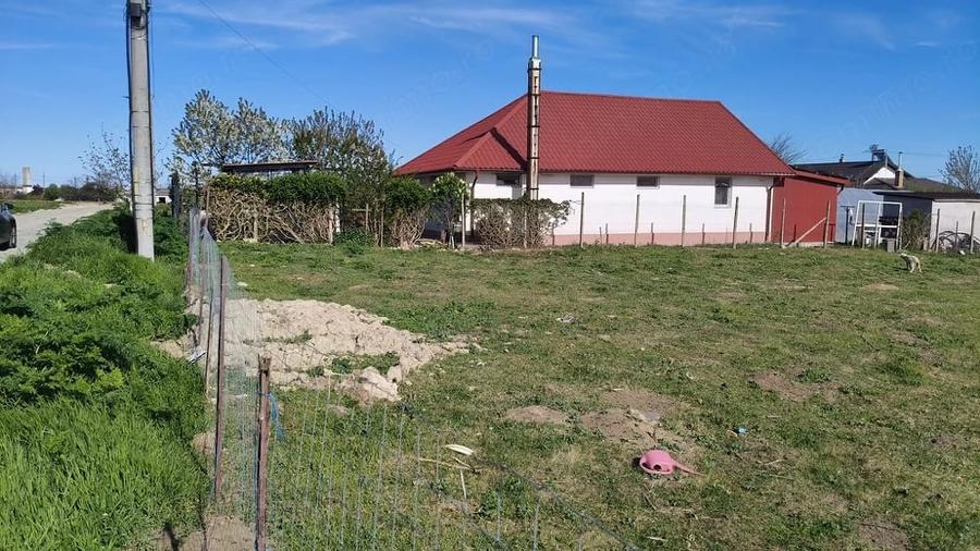 Teren de 885 mp, în Albești