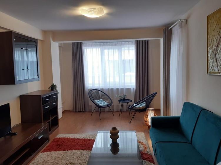 Închiriez apartament spatios renovat 3 camere, 150 mp, terasa de vara imensa - 1