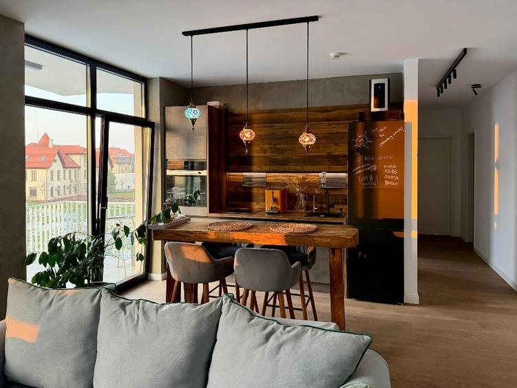 ISHO apartament 3 camere mobilat + parcare - 1