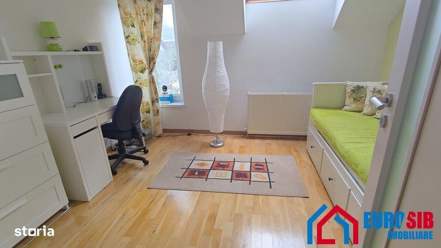 Casă cu 4 camere în Central