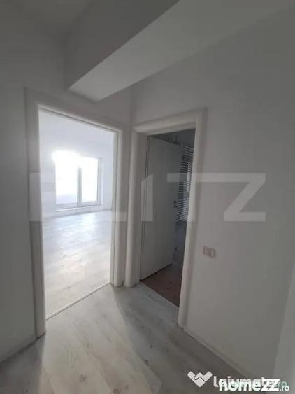 Apartament cu 3 camere decomandat în Tractorul