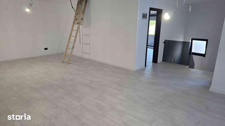 Casă cu 5 camere cu Teren 175 Mp în Tineretului