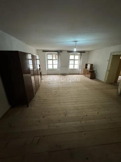 Apartament cu 3 camere semidecomandat în Centrul Istoric Apartament cu 3 camere semidecomandat în Centrul Istoric