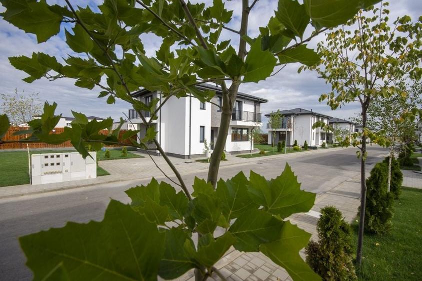 Vila individuala in complex,mobilata,  incalzire in pardoseala , teren 400 mp - 10