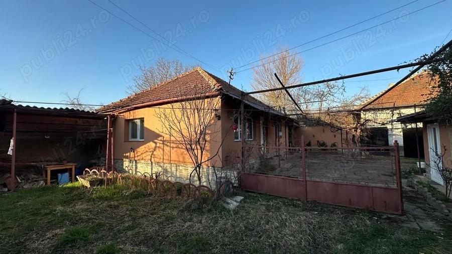 Casa ?i teren de vanzare pre? 70.000 euro (negociabil) - 2