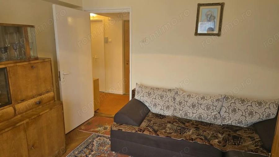 Inchiriez apartament 2 camere in Deva, zona Piata Centrala, decomandat, etaj 3, suprafata utila 48 m - 12