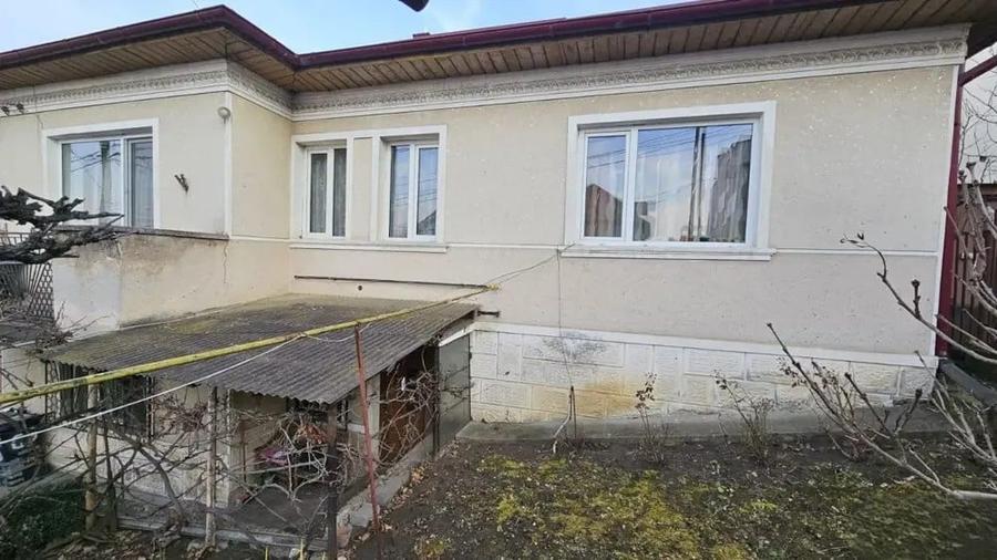 Casă individuală de vânzare – Andrei Mureșanu, singur în curte - 1