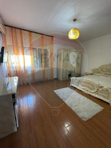 Casa / Vila cu 6 camere de vanzare - 35