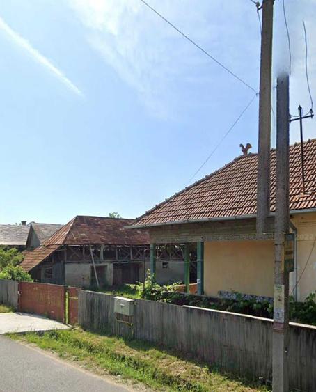 Vand casa in Babeni Romani langa biserica - 1